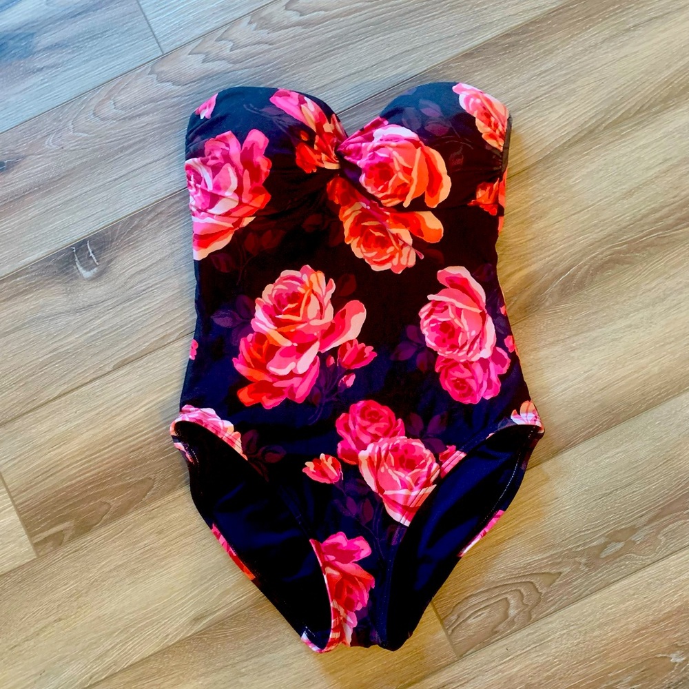 Kate Spade one-piece strapless bathing suit.  Roses on black- super cute! XS